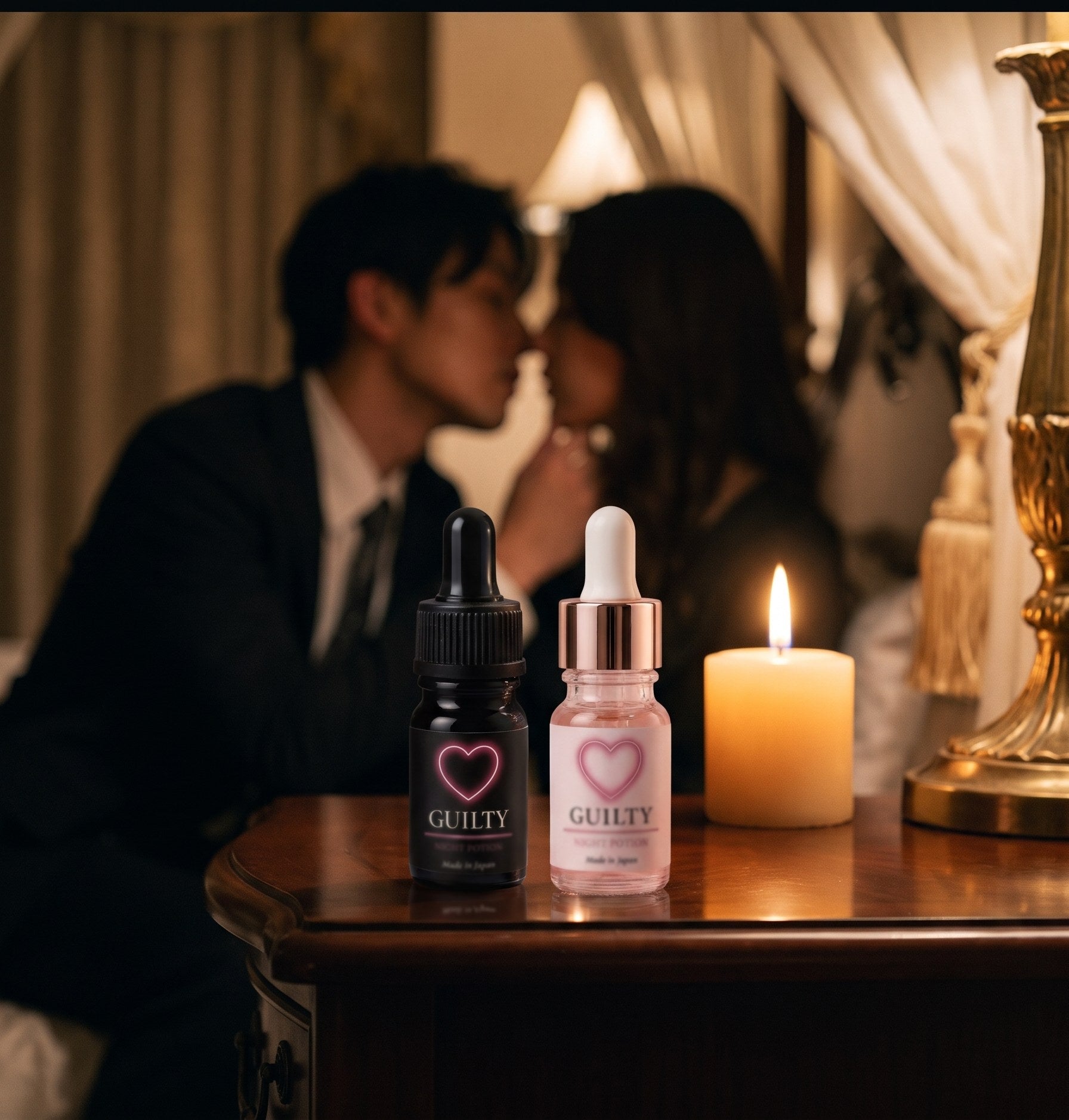 真夜中のスイートルーム。キャンドルの灯りとGUILTY POTIONの2本のボトル